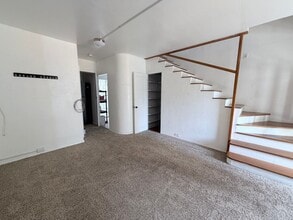 Building Photo - Spacious Two-Level 2BR/1BA Near Ritz-Carlton & Waikiki Beach
