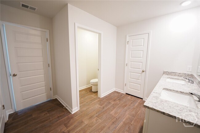 Building Photo - 472 Coconut Dr