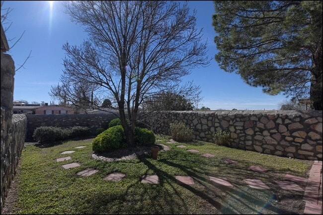 Building Photo - 6622 Dawn Dr