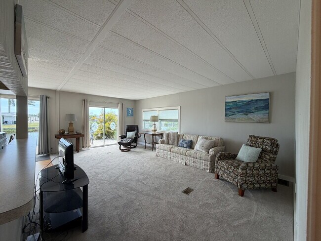 Building Photo - "Charming 2-Bed, 2-Bath Mobile Home Retreat in Harbor Cove!"
