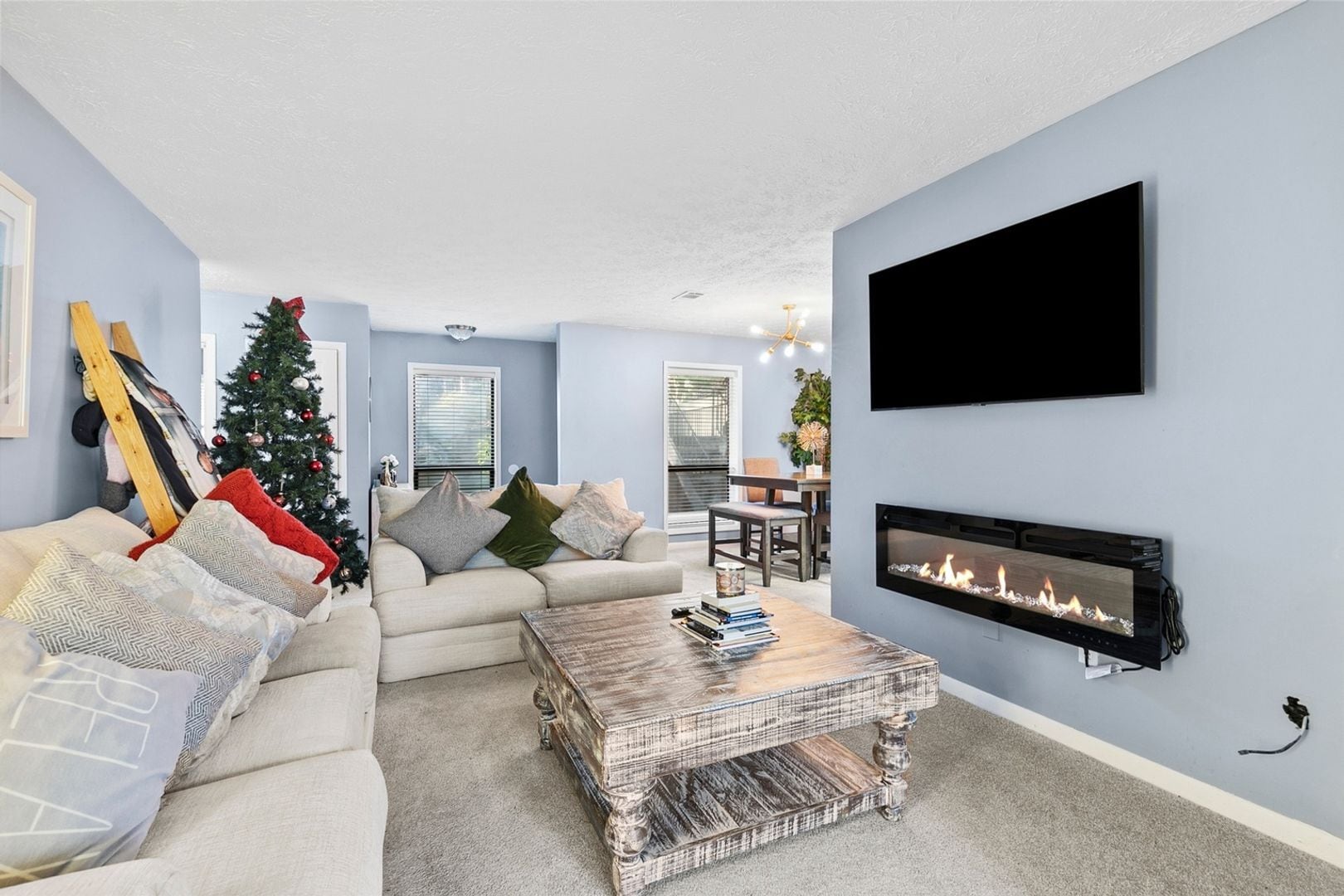 Building Photo - 8740 Roswell Rd