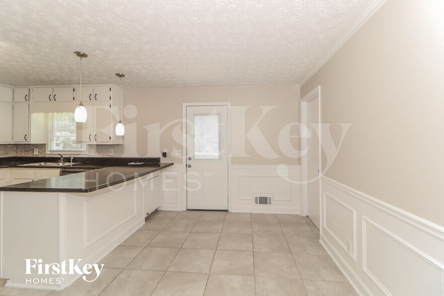 Building Photo - 2671 Pine Log Way