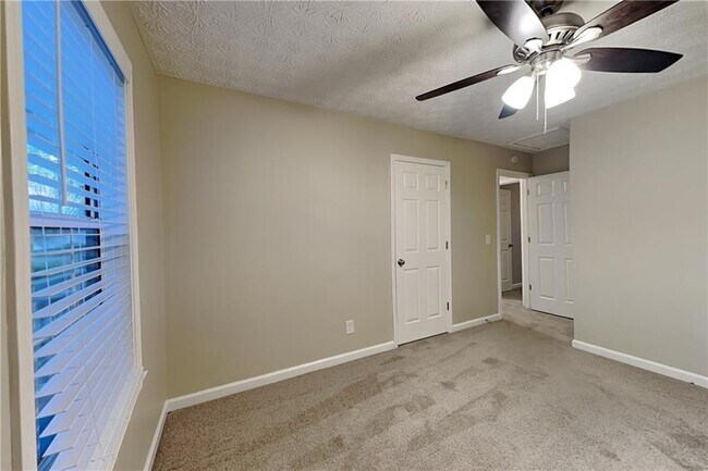 Building Photo - 163 Springbrooke Trl