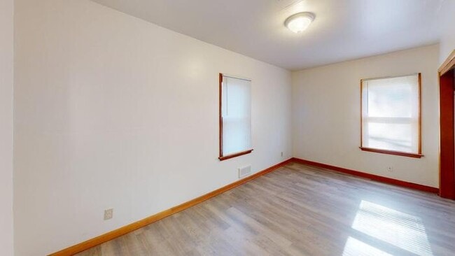 Building Photo - 710 E Ave F