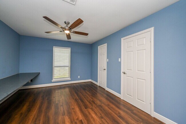 Building Photo - 414 Fox Briar Ln