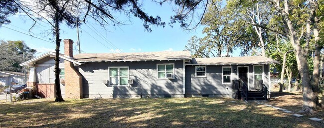 Building Photo - 101 W 21st St