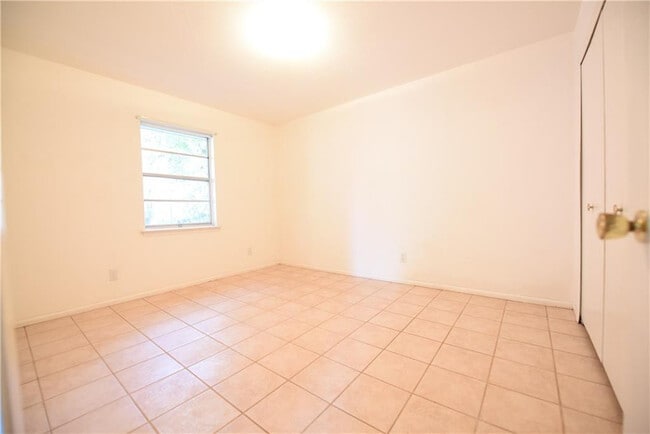 Building Photo - 1139-1139 Haines Ave