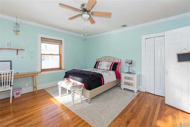 Building Photo - 312 Ellington Ave E