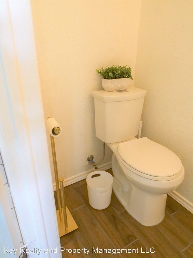 Building Photo - 2 br, 1.5 bath House - 8131 NW 23rd St - 8...