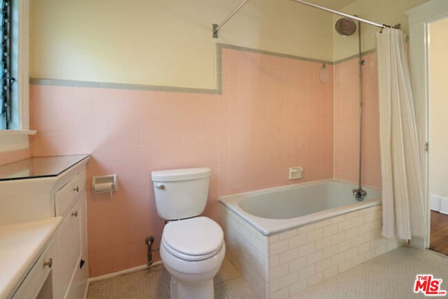 Building Photo - 523 N Gower St