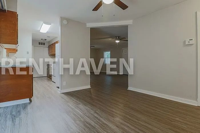 Building Photo - 301 Oregon Trail