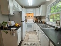Building Photo - Spacious 3 bedroom apartment with Den and Huge Primary Suite