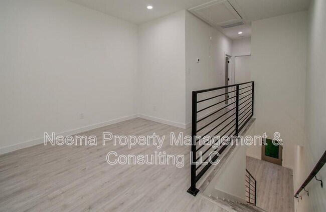 Building Photo - 6825 Cadillac St