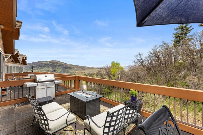 Building Photo - 2137 Overlook Dr