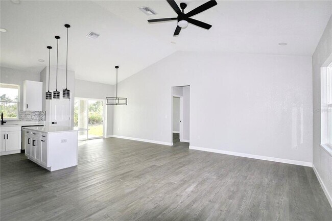 Building Photo - 7335 Domenico St