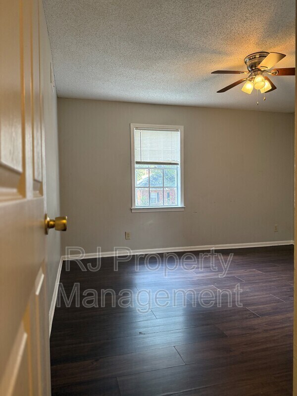 Building Photo - 3086 Estes St