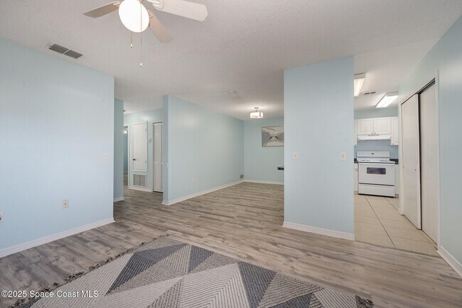 Building Photo - 130 Summer Pl