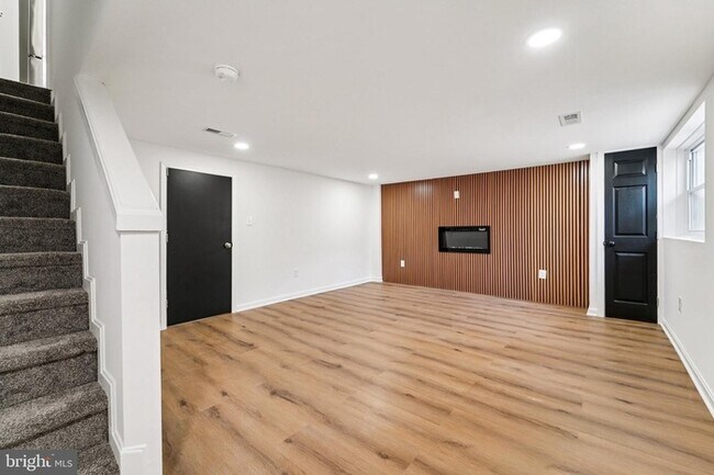 Building Photo - BEAUTIFUL 3 Bedroom 2 Bathroom Home