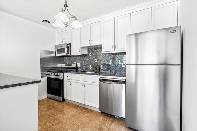 Building Photo - 5 Wyndover Woods Ln