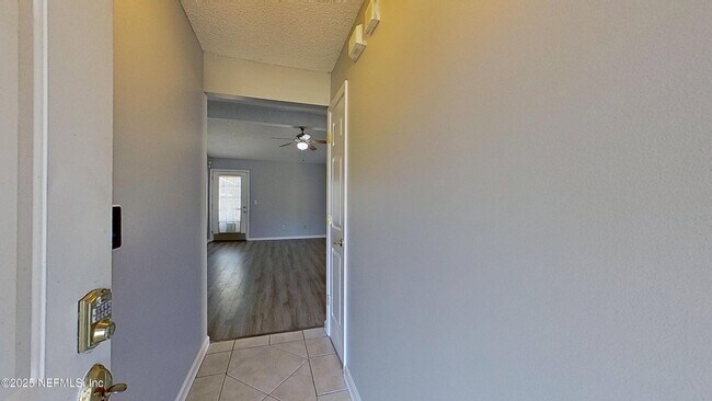 Building Photo - 1639 Spring Branch Dr W