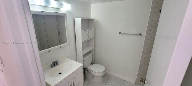 Building Photo - 9403 Fontainebleau Blvd