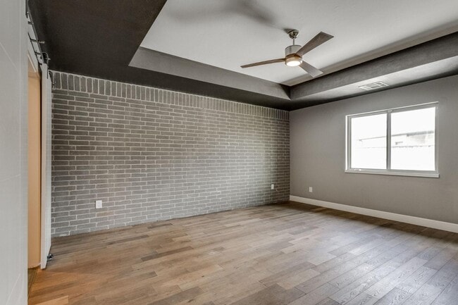 Building Photo - 649 NE 105th St
