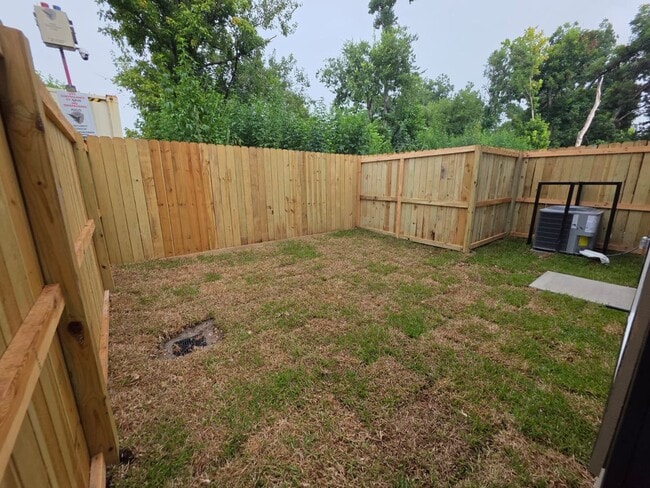 Building Photo - Stunning Duplex with Garage & Modern Finishes