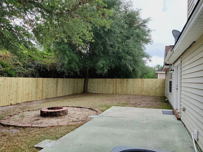 Building Photo - 6 Fontenot Ct