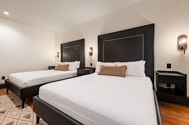 Building Photo - 1011 Canal St