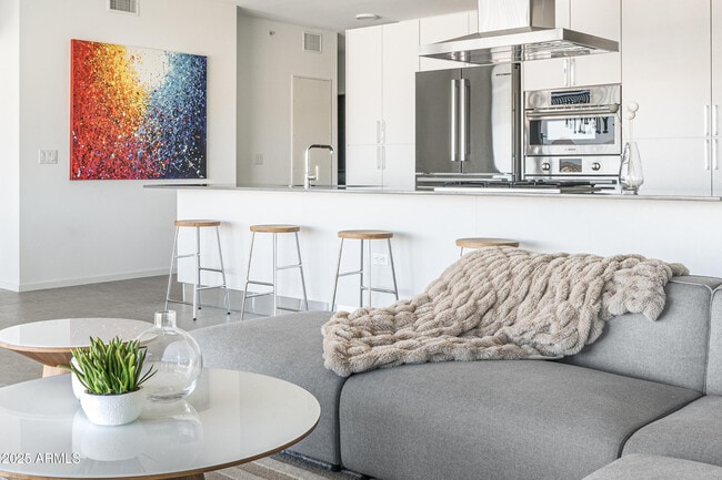 Building Photo - 7180 E Kierland Blvd