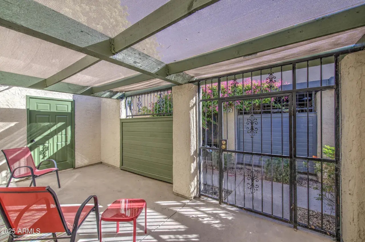 front patio - 712 S Lebanon Ln