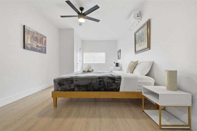 Building Photo - 1708 E 17th St