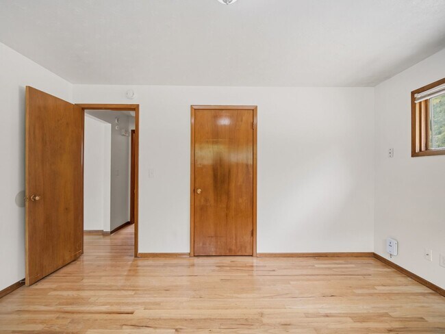 Building Photo - Spacious Unfurnished Home in Northwest Spokane