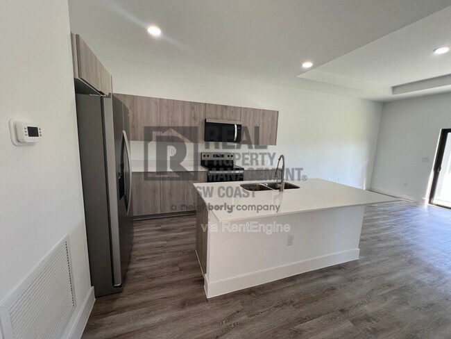 Building Photo - 1263 Hillcrest St E