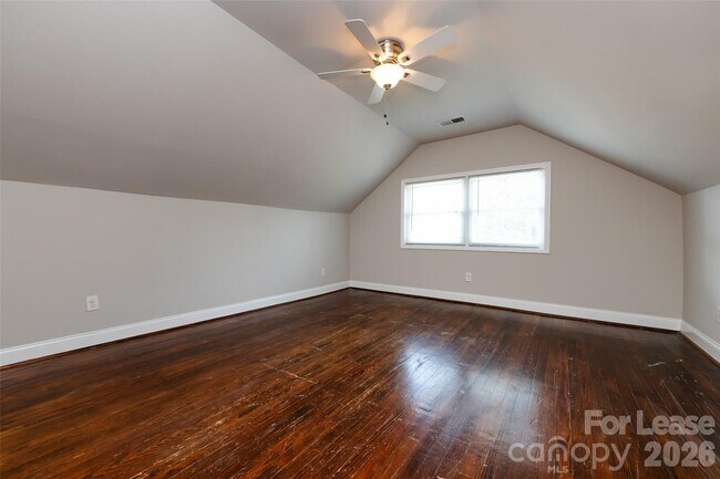 Building Photo - 1225 Kennon St