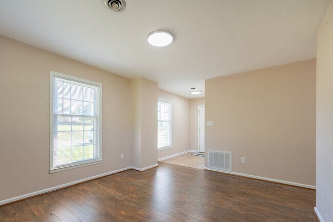 Building Photo - Rutrough Road