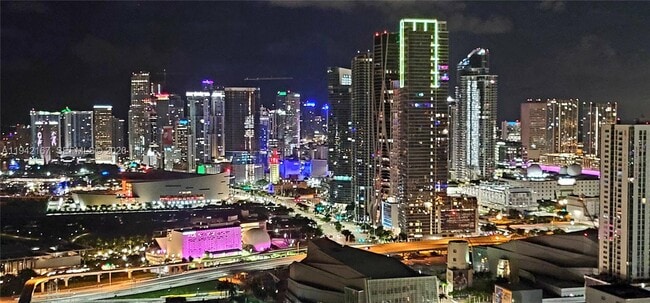 Building Photo - 1750 N Bayshore Dr