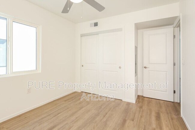 Building Photo - 6077 N 60th Ave