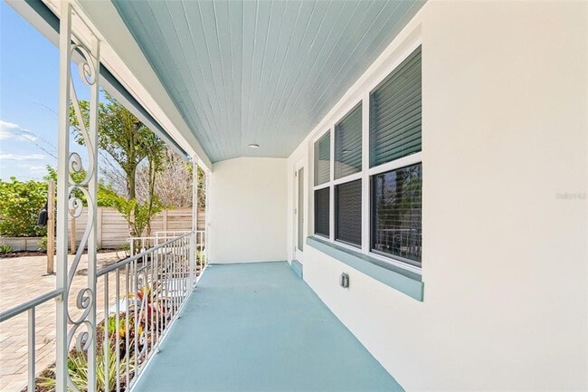 Building Photo - 8125 Bayshore Dr