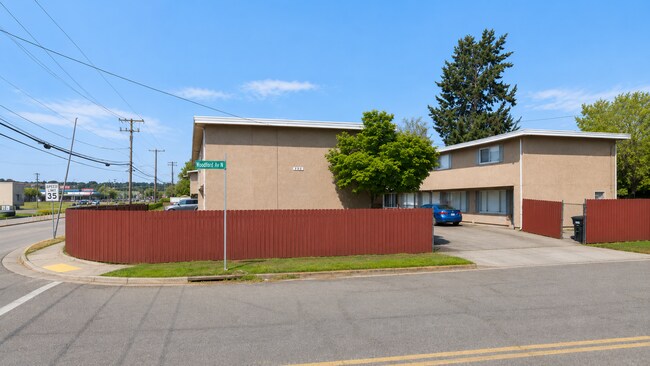 Building Photo - 703 Woodford Ave N