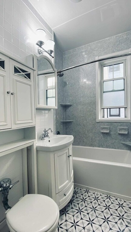 Building Photo - 148 Strathmore Rd