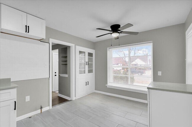 Building Photo - 11235 Portlance Ave