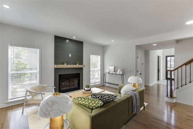 Building Photo - 1840 Oak Tree Hollow