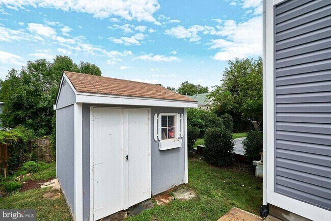 Building Photo - 3244 Blundell Rd