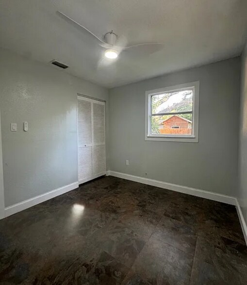 Building Photo - 711 E 129th Ave