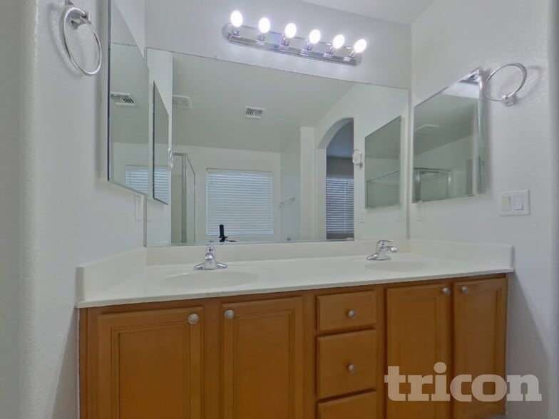 Building Photo - 15034 N 146th Ln