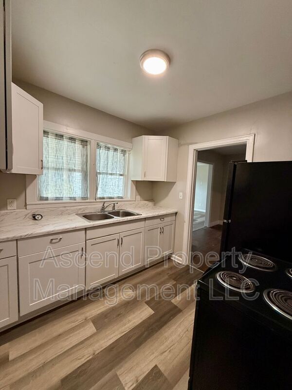 Building Photo - 203 N St Marks Ave