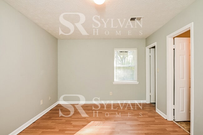 Building Photo - The living is easy in this 3 bedroom, 2 bathroom home