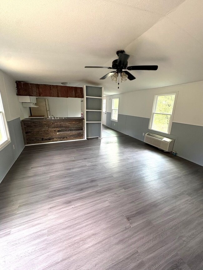 Building Photo - 2071 Sugar Creek Rd