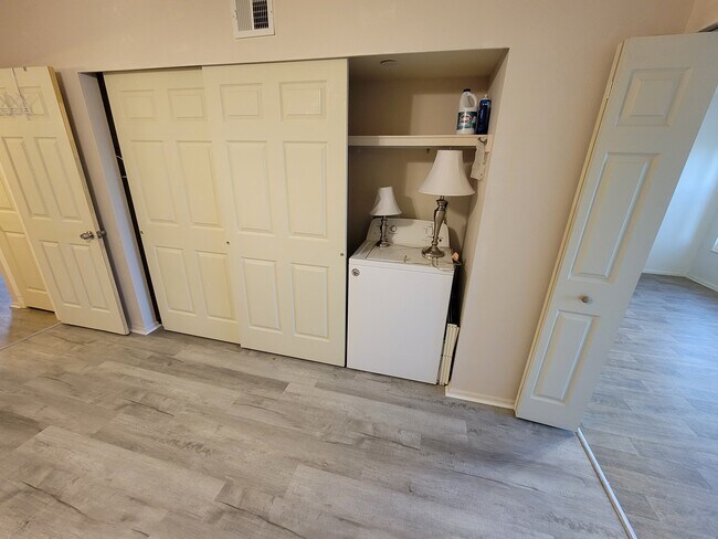 Building Photo - 2363 Israeli Dr